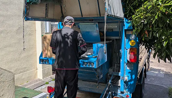 目の前でシュレッダーしてもらえる
