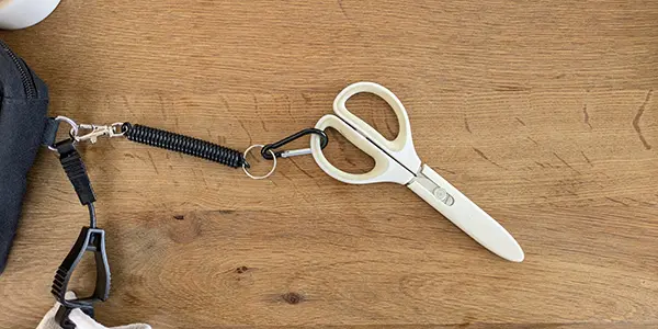 ハサミ|スプリングキーホルダーで接続|整理収納アドバイザーの現場道具