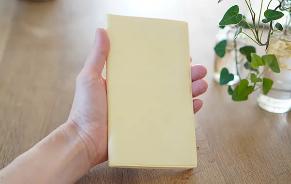 手帳サイズは手のひらサイズ