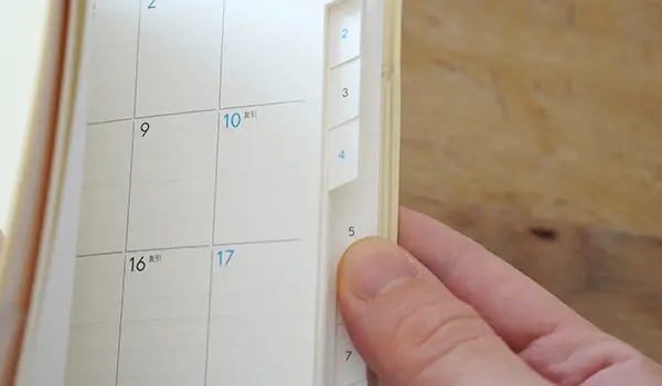 月別インデックスがあるから目的のページが開きやすい｜高橋書店