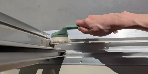 アズマ工業ニューサッシブラシ｜窓サッシの掃除